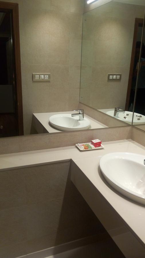 The Royal Orchid Hotel, Chembur Мумбаї Екстер'єр фото