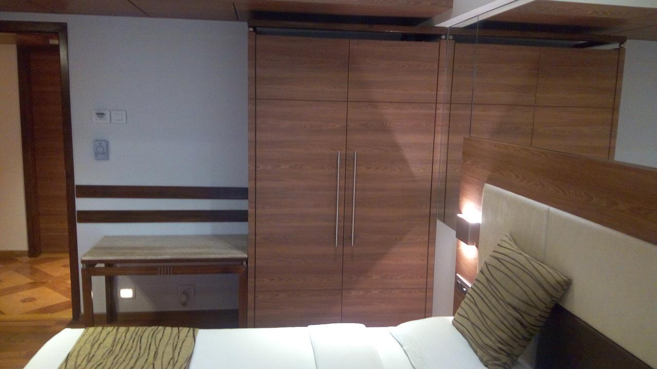 The Royal Orchid Hotel, Chembur Мумбаї Екстер'єр фото