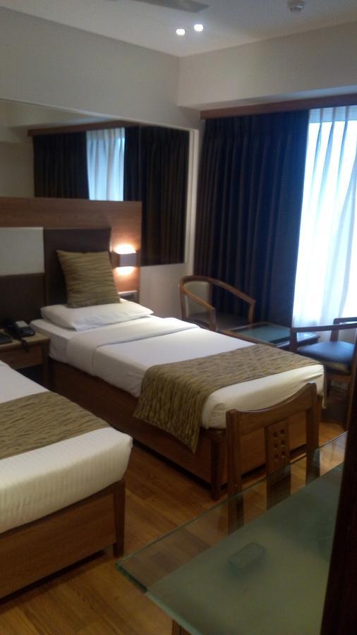 The Royal Orchid Hotel, Chembur Мумбаї Екстер'єр фото