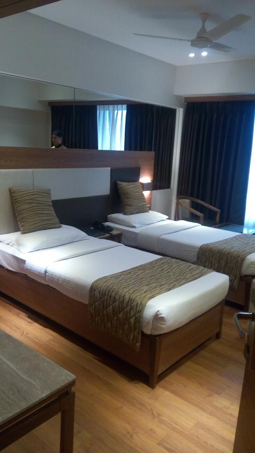 The Royal Orchid Hotel, Chembur Мумбаї Екстер'єр фото