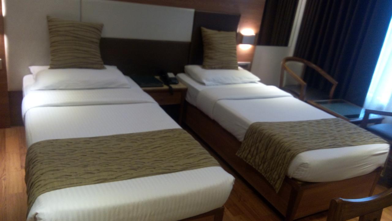 The Royal Orchid Hotel, Chembur Мумбаї Екстер'єр фото